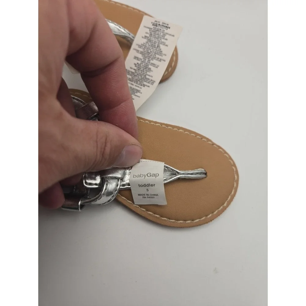 Gap Kids NWT Girl's 11 Silver T Strap Thong Sandals w/ Buckle
